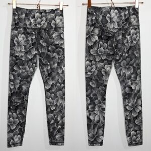 Athleta Elation grey white floral textured exercise leggings XS
